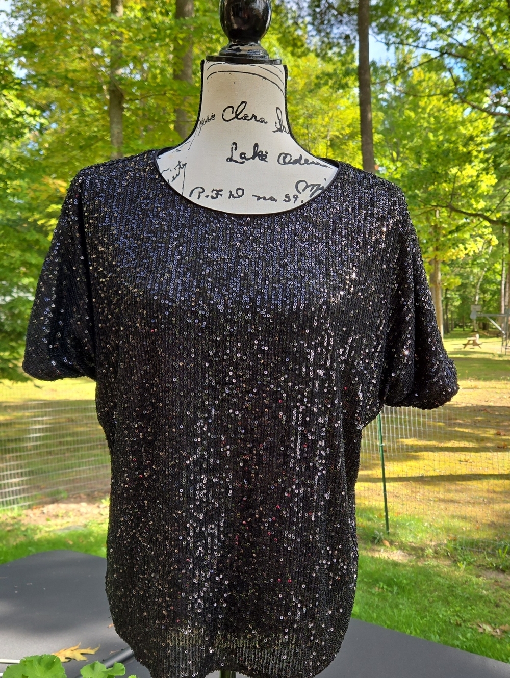 MELLODAY ▪︎ Women's Black Sequin Short-Sleeve Top